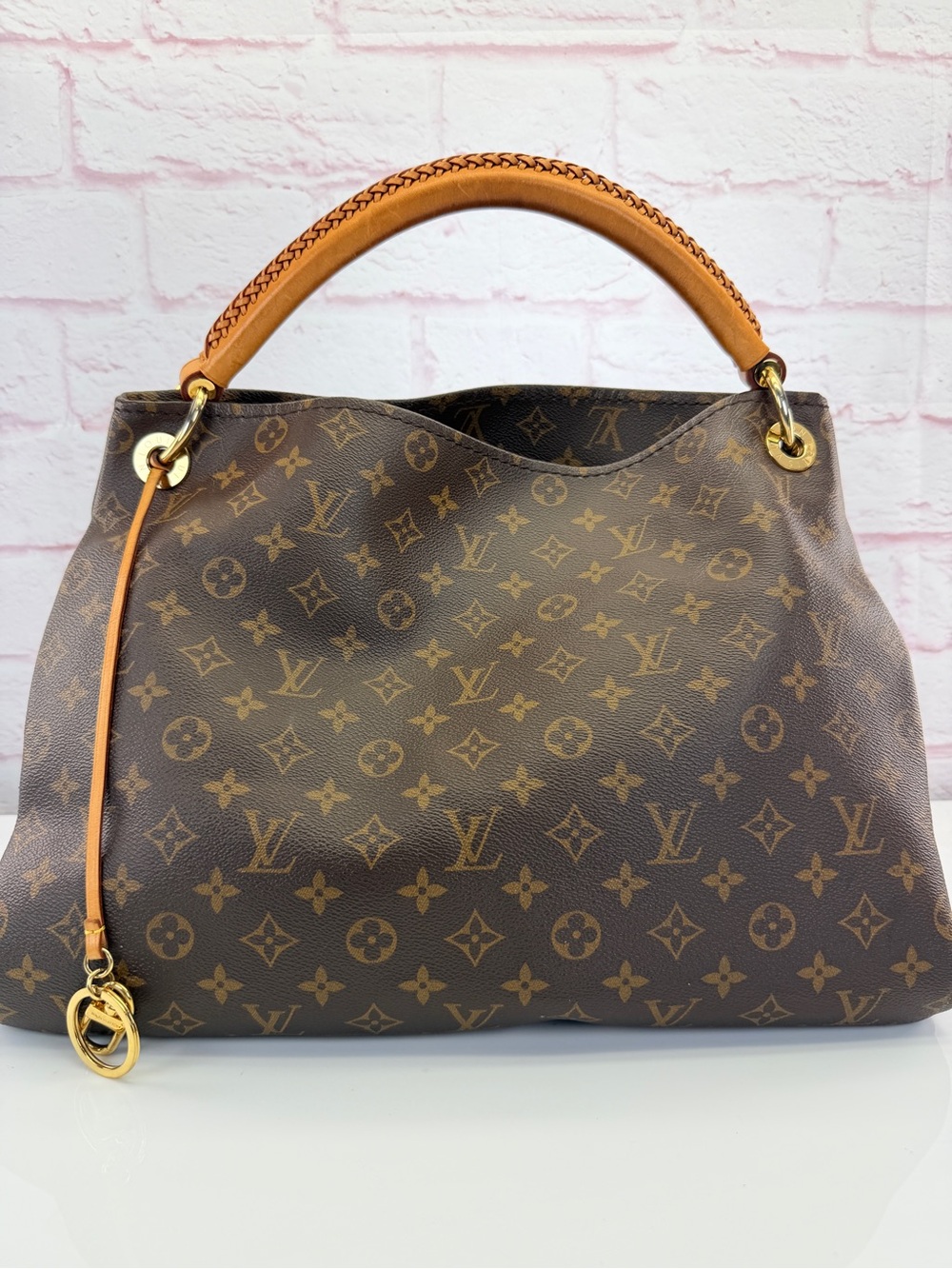Louis Vuitton Monogram Artsy MM Shoulder Bag - Picture 2 of 12